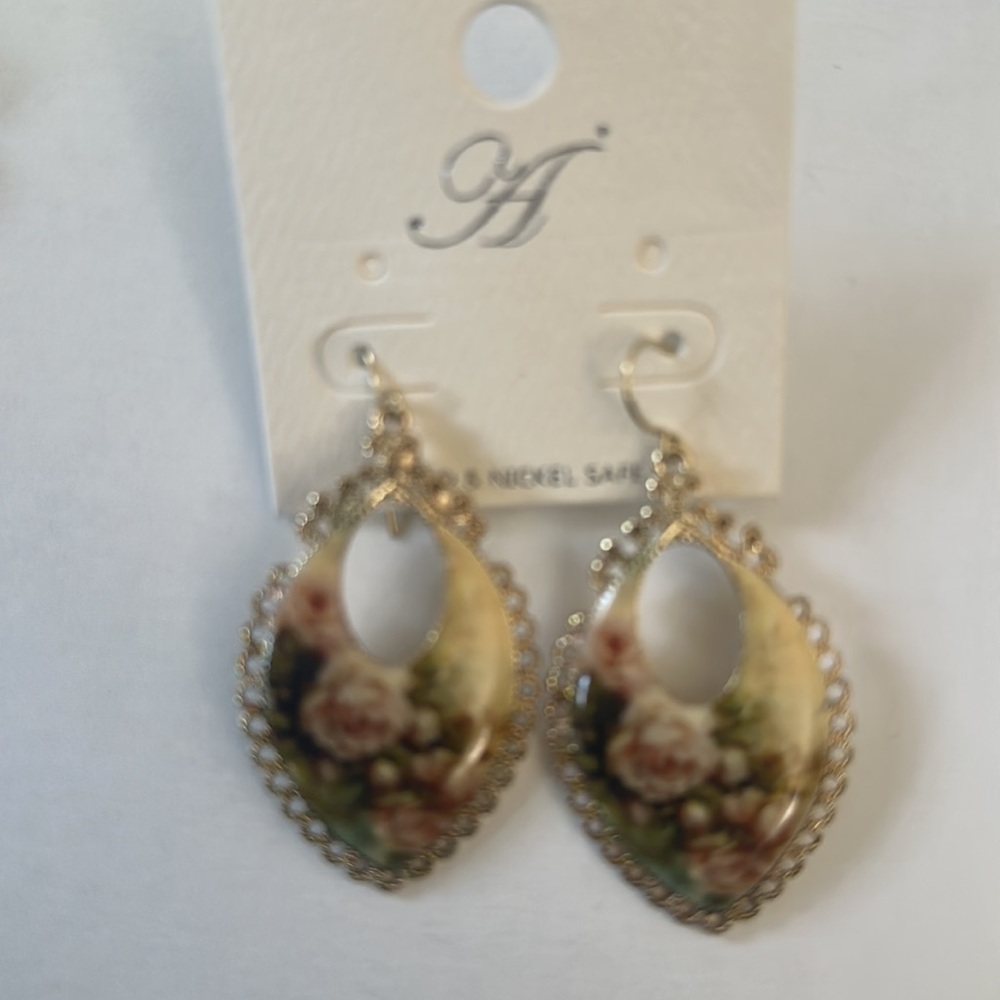 4 Pair Dangle Earrings - Picture 5 of 5